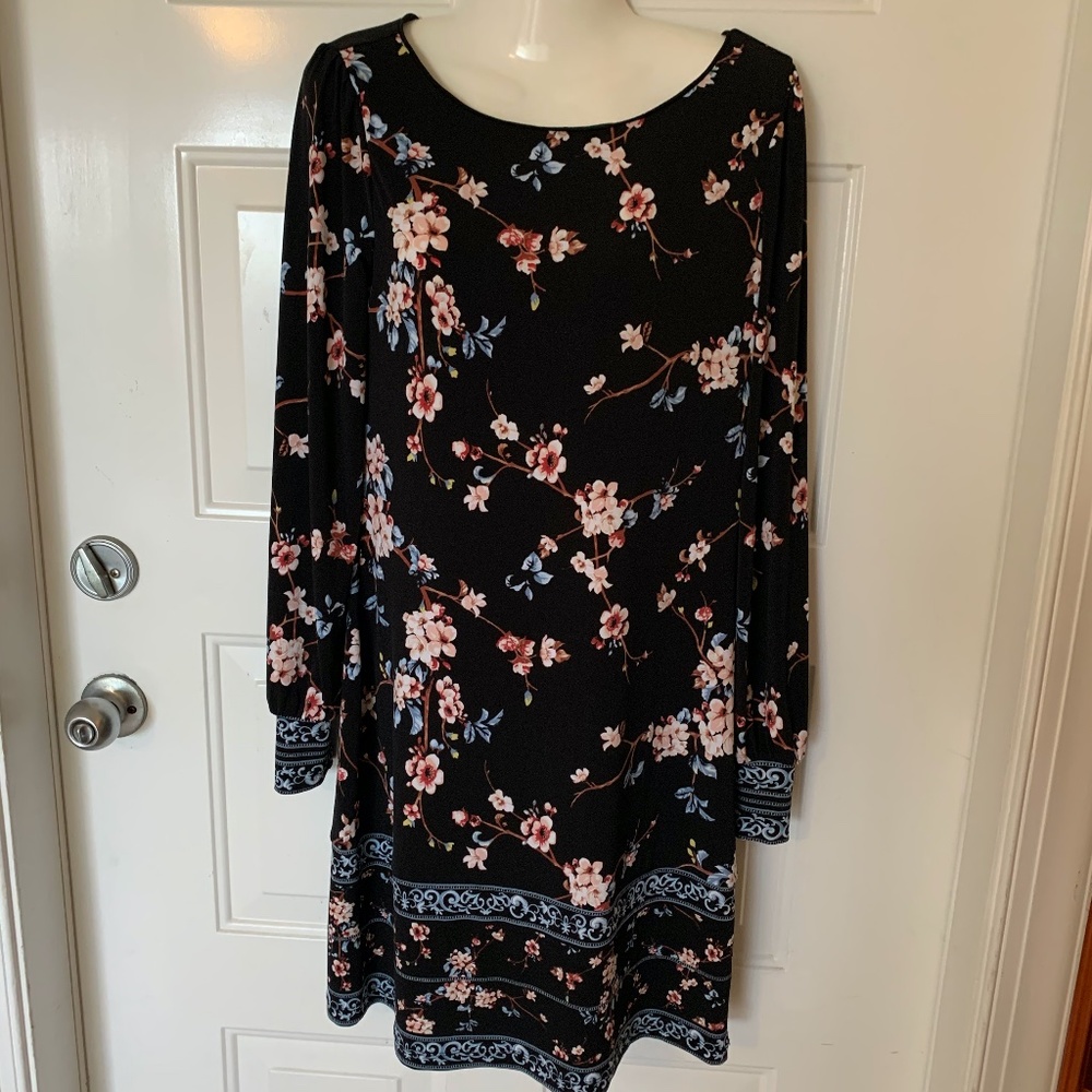 NWOT White House Black Market Floral Dress Cuffed